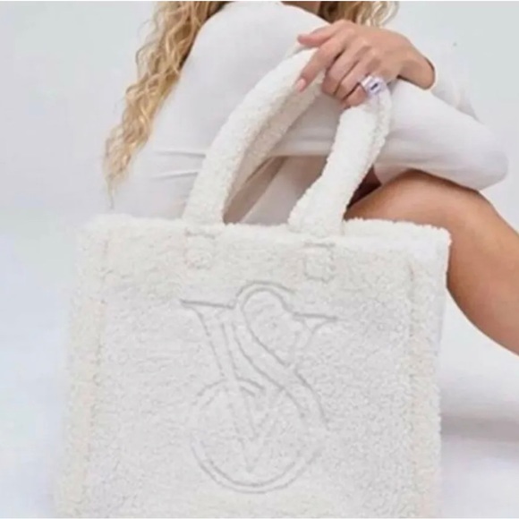 Victorias Secret Sherpa tote and slippers set - Picture 2 of 8